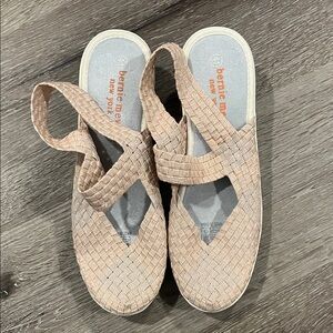 bernie mev. Beige Woven Mules
